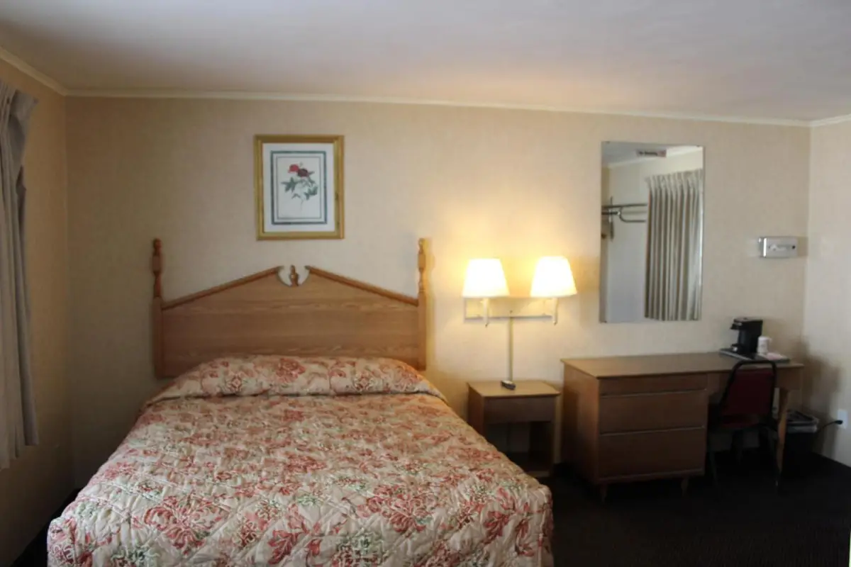 Elm Motel 6