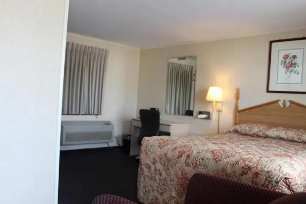 Elm Motel 7